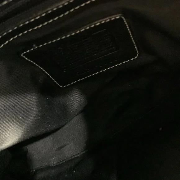 COACH SLIM SIGNATURE CROSSBODY No. E3K-6386 BLACK & GRAY LEATHER DETAILING EUC - Picture 5 of 14